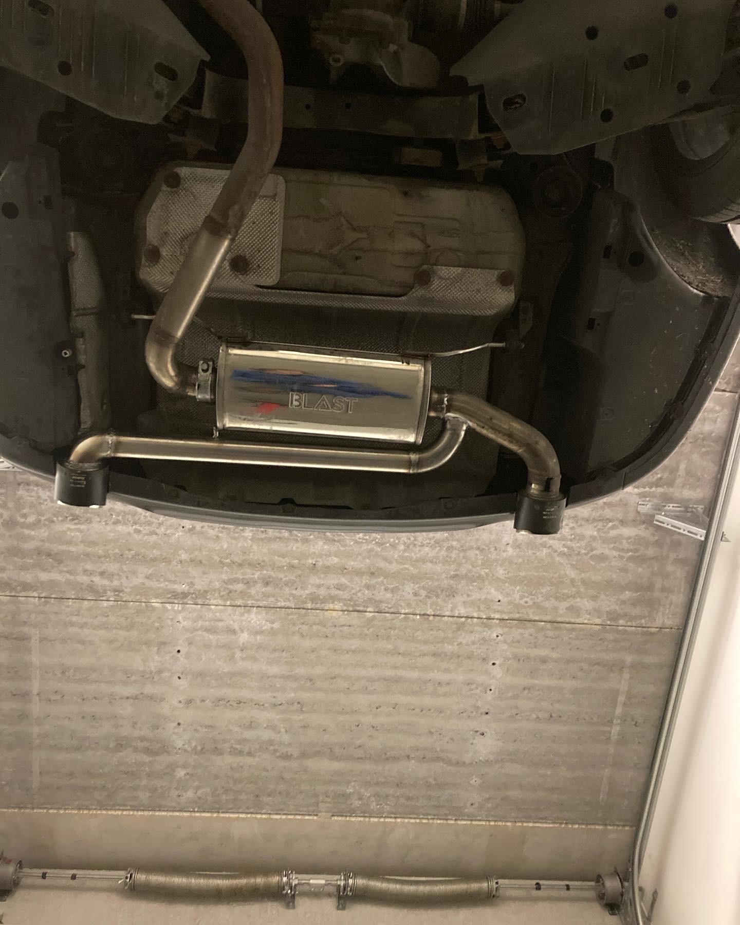 BMW 3-serie dubbele uitlaten