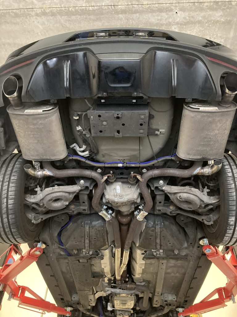 Ford Mustang dubbele kleppen met cut outs en een middendemper delete