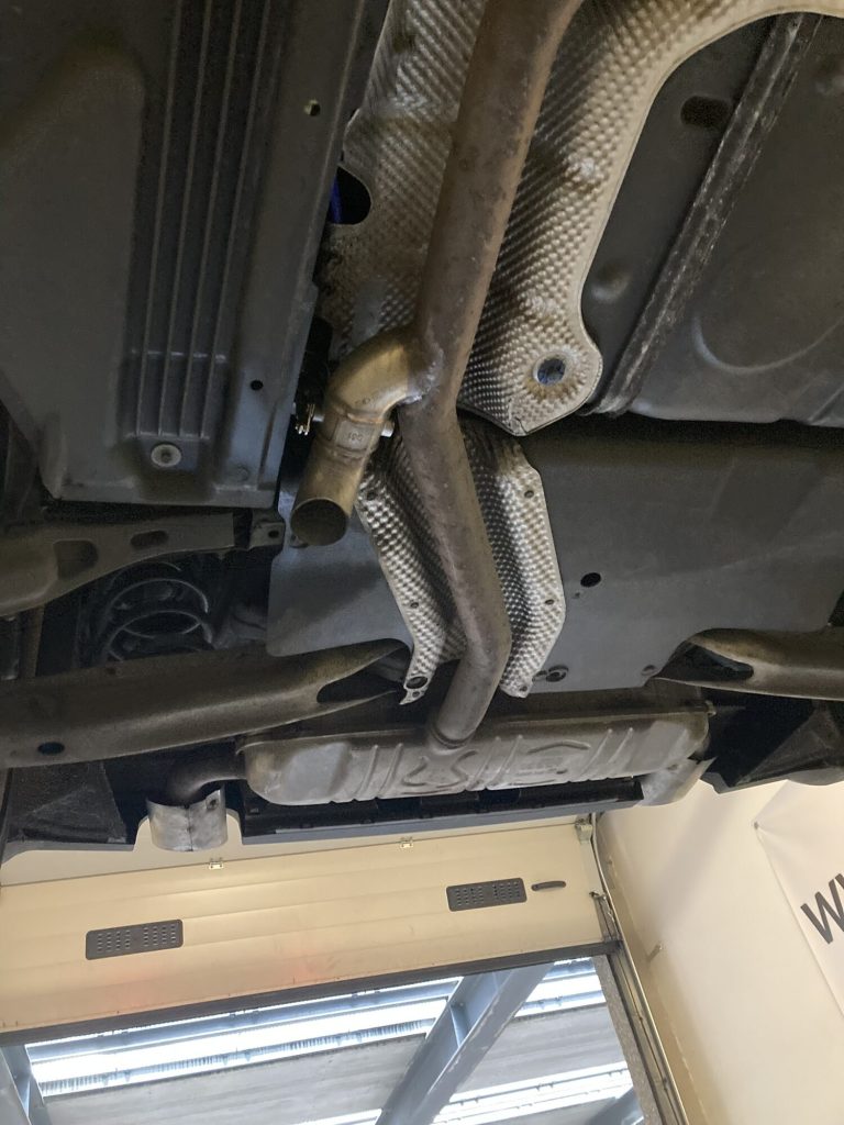 Mercedes A klasse middendemper delete en een cut-out klep
