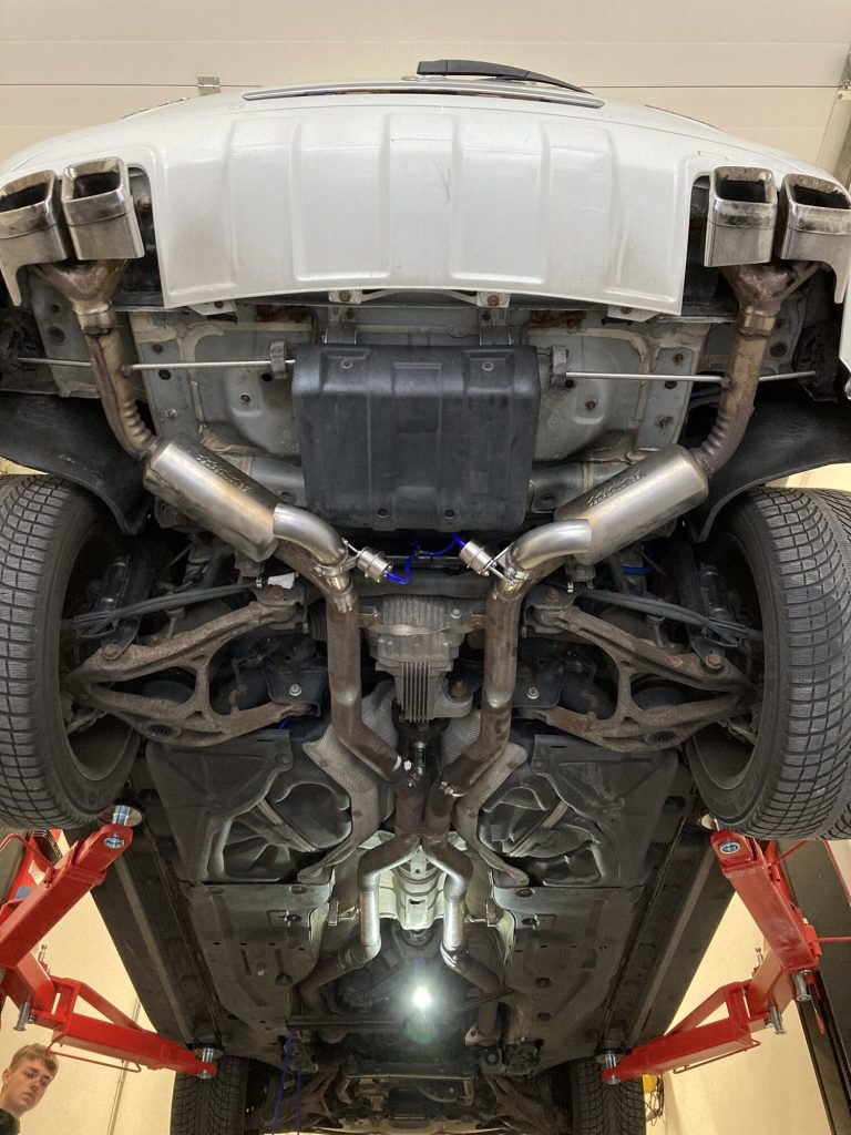 ML 63 AMG dubbele cut-outs