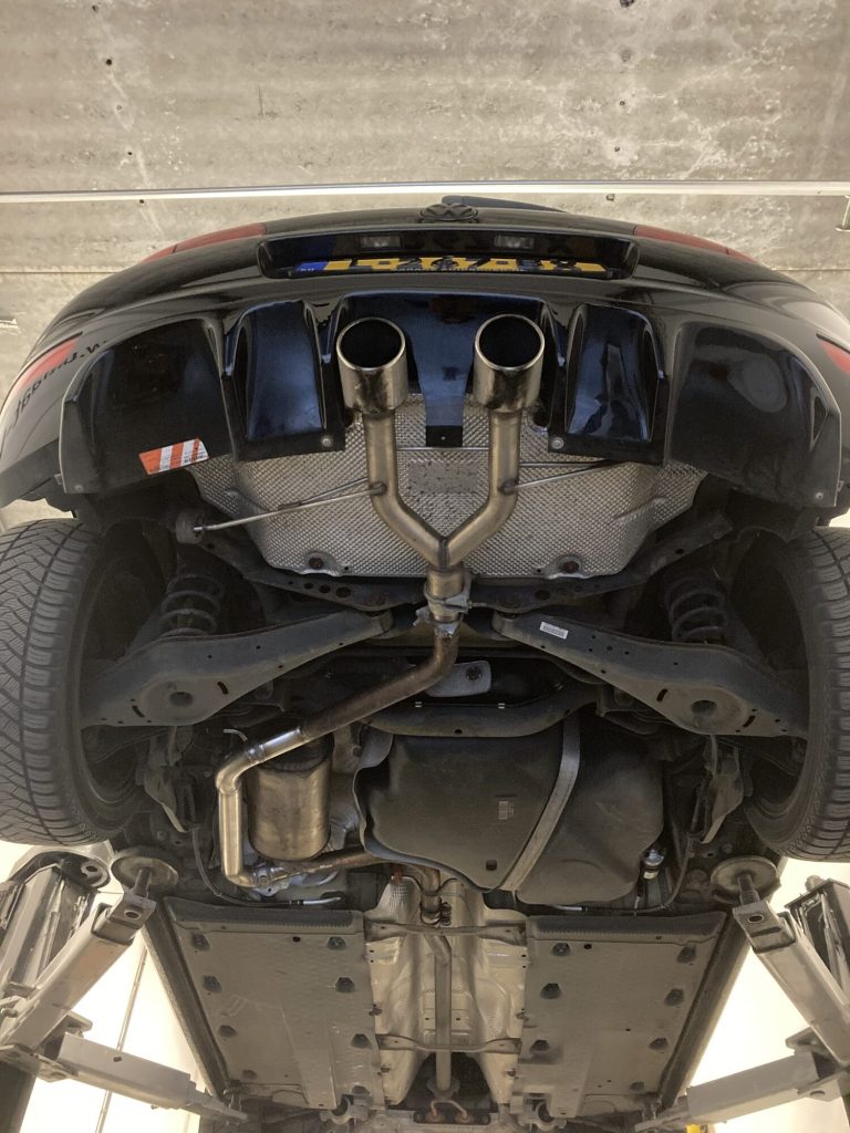 VW Golf 6 bypass om de middendemper heen en einddemper delete
